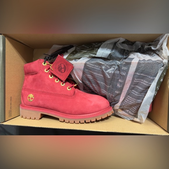 Timberland Premium 6 in Waterproof Boot Dark Red Nubuck BRAND NEW Kids - Picture 2 of 10